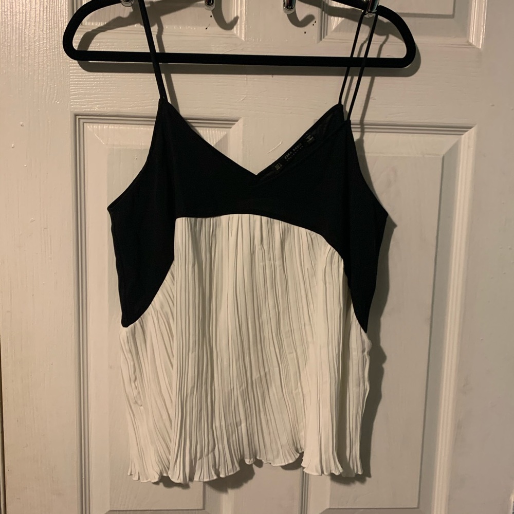 Zara black and white fun top🖤🤍